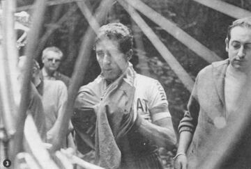 Federico Mart¨ªn Bahamontes abandona el Tour de Francia de 1965 al fallarle las fuerzas en la d¨¦cima etapa.