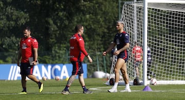 Alcaina, retirándose al gimnasio tras la charla de Idiakez.