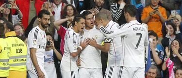 Real Madrid 3 - Almería 0. James mantiene el pulso