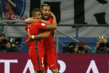 Futbol, Alemania vs Chile.
El jugador de la seleccion chilena Alexis Sanchez, izquierda, celebra con sus companeros su gol contra Alemania durante el partido del grupo B de la Copa Confederaciones disputado en el estadio Arena Kazan de Kazan, Rusia.
22/06/2017
Andres Pina/Photosport
********
Football, Germany vs Chile.
Chile's player Alexis Sanchez, left, celebrates with his teammates after scoring against Germany during the group B football match of the Confederations Cup at the Kazan Arena stadium in Kazan, Russia.
22/06/2017
Andres Pina/Photosport