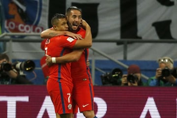 Futbol, Alemania vs Chile.
El jugador de la seleccion chilena Alexis Sanchez, izquierda, celebra con sus companeros su gol contra Alemania durante el partido del grupo B de la Copa Confederaciones disputado en el estadio Arena Kazan de Kazan, Rusia.
22/06/2017
Andres Pina/Photosport
********

Football, Germany vs Chile.
Chile's player Alexis Sanchez, left, celebrates with his teammates after scoring against Germany during the group B football match of the Confederations Cup at the Kazan Arena stadium in Kazan, Russia.
22/06/2017
Andres Pina/Photosport