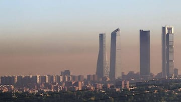 La capa de contaminaci&oacute;n que cubre Madrid