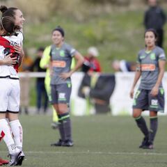 El Rayo derrota a la Real y el Betis remonta ante el Albacete