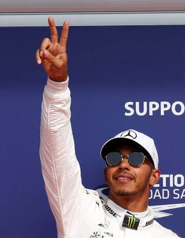 Lewis Hamilton celebrando su pole. 