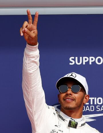 Lewis Hamilton celebrando su pole.