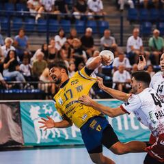 El Bidasoa vence en Logroño e iguala al Barça