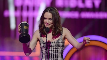 Daisy Ridley accepts the award for breakthrough performance for x93Star Wars: The Force Awakensx94 at the MTV Movie Awards at Warner Bros. Studio on Saturday, April 9, 2016, in Burbank, Calif. (Kevork Djansezian/Pool Photo via AP)