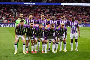 Los de Pucela firmaron una temporada pésima el año pasado. Se colocan segundos en esta lista, pero, por ahora, han sido el peor club en una campaña de LaLiga en el siglo XXI. Tras la fuga de muchos de los jugadores que ayudaron al Valladolid a ascender, la directiva no tuvo una respuesta en forma de refuerzos, lo que provocó que lo pagasen caro. Los blanquivioletas sumaron 16 puntos, entre los cuales se encuentran sus dos victorias más destacadas: una ante el Valencia y otra ante el Real Betis. No obstante, no sirvieron para reconducir al conjunto hacia una buena dinámica y se pasaron toda la segunda vuelta sin ganar un partido, tirándose a la categoría de plata de cabeza.