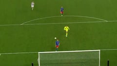 Osorio sufre con este papelón de su club en Europa League: es uno de los goles más insólitos del año