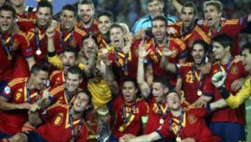 El Rey y los Príncipes felicitan a la Sub-21 por su triunfo