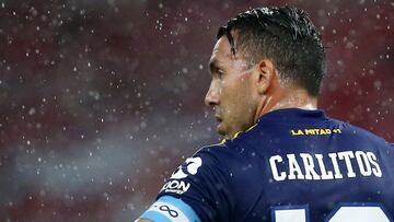 Soccer Football - Copa Libertadores - Round of 16 - First Leg - Internacional v Boca Juniors - Beira Rio Stadium, Porto Alegre, Brazil - December 2, 2020 Boca Juniors&#039; Carlos Tevez wearing a captain&#039;s armband with the image of Diego Maradona and the text &quot;king of kings&quot; Pool via REUTERS/Diego Vara     TPX IMAGES OF THE DAY