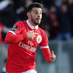 El Benfica gana y aprieta al Oporto