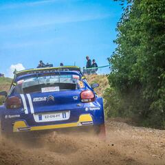 Fallece un copiloto de rally tras chocar contra un árbol