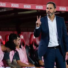 Embarba le niega el saludo a Vicente Moreno tras el cambio