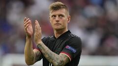 Soccer Football - Euro 2020 - Round of 16 - England v Germany - Wembley Stadium, London, Britain - June 29, 2021  Germany&#039;s Toni Kroos applauds fans at full time after losing the match Pool via REUTERS/Frank Augstein