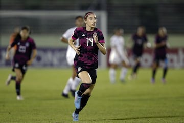 Tatiana Flores en un partido con la Selección Mexicana Sub 20.