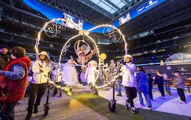 El estadio Santiago Bernabéu acoge la 'Mavidad Bernabeu'. Un envento para toda la familia en el que se puede disfrutar de un buen plan en estas fechas navideñas. En la imagen un momento de la cabalgata.
