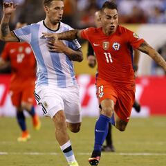 Tigres se adelanta y confirma citación de Vargas para la Roja