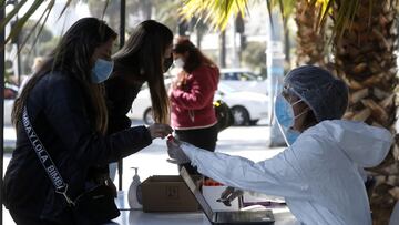 Covid en Chile hoy: nuevos contagios, casos activos, positividad y muertes | Reporte Minsal, 15 de febrero