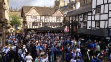 Más de 6.000 realistas toman las calles de Manchester