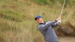 TOPSHOT - LOS ANGELES, CALIFORNIA - JUNE 14: Rory McIlroy of Northern Ireland plays a bunker shot during a practice round prior to the 123rd U.S. Open Championship at The Los Angeles Country Club on June 14, 2023 in Los Angeles, California. (Photo by David Cannon/Getty Images) (Photo by DAVID CANNON / David Cannon Collection / Getty Images via AFP)