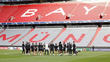 Real Madrid's Italian coach Carlo Ancelotti (C) and his team attend a training session on April 29, 2024 in Munich, southern Germany, on the eve of the UEFA Champions League semi-final first leg football match between FC Bayern Munich and Real Madrid CF. (Photo by Michaela STACHE / AFP)