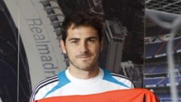 Iker le dedicó una camiseta a la familia.
