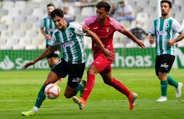 Marco Camus empez&oacute; el partido generando ocasiones por la izquierda.