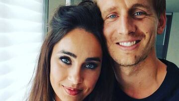 Luuk de Jong fue uno de los últimos en llegar al FC Barcelona, y aunque al delantero holandés el gol no le esté acompañando, sí que encuentra su apoyo en Lizanne van Zutven, quien lleva siendo su pareja desde 2015.