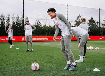 Luis Díaz está de vuelta. El extremo regresó a entrenamientos grupales en Liverpool y apunta al partido contra Manchester City. El club compartió su alegría en la práctica.