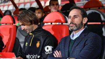 Vicente Moreno en el banquillo durante el partido entre Reus y Mallorca.