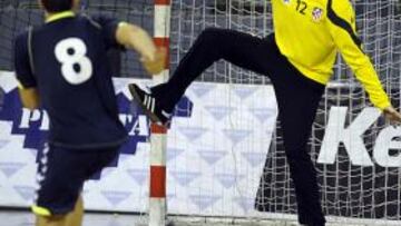 Díez, en la portería del Atleti.