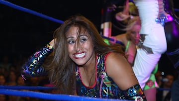 Faby Apache durante una lucha en Triple A.