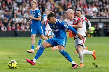 El defensa madridista hizo un partido muy completo. Ante un equipo que tiene mucho dinamismo en ataque. Aprovechó su oportunidad para decirle a Xabi que tiene central