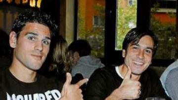 <b>LLEGA EL VALENCIA Y PAELLA. </b>Gavilán, Sousa y Manu, en la comida a la que Toni invitó al equipo.