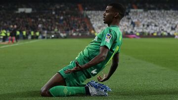 Isak se exhibió en el Santiago Bernabéu.