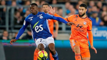 Soccer Football - Ligue 1 - RC Strasbourg vs Olympique Lyonnais - Stade de la Meinau, Strasbourg, France - March 9, 2019  Lyon&#039;s Nabil Fekir in action with Strasbourg&#039;s Youssouf Fofana     REUTERS/Vincent Kessler