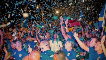 Fans of Curacao react as they watch the 2026 FIFA World Cup qualifier football match between Jamaica and Curacao at the old town Willemstad in Curacao, in the Dutch Caribbean, on March 18, 2025. The tiny Caribbean nation of Curacao became the smallest country ever to qualify for the World Cup on November 18 as Haiti booked their return to the tournament for the first time in 52 years along with Panama. (Photo by Angel Batta / AFP)