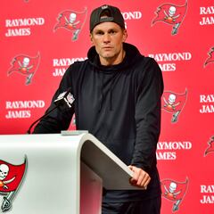 ¿Cuántos partidos de playoff ha jugado Tom Brady en la NFL y cuántos anillos de Super Bowl ha ganado?