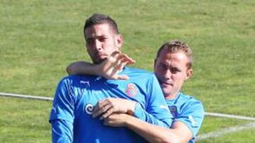 Kiko Casilla, portero del Espanyol, junto a Abraham.