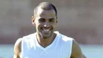 <b> NO GUSTABA. </B> Sánchez Flores no quería al delantero en su equipo, por lo que el Valencia le ha dado la carta de libertad.