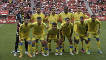 Jugadores de la UD Las Palmas antes del partido contra el Sporting de Gijón en LaLiga SmartBank.