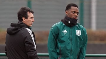 Aston Villa's Jhon Duran with manager Unai Emery during a training session at Bodymoor Heath Training Centre, Tamworth. Picture date: Tuesday November 5, 2024. (Photo by Jacob King/PA Images via Getty Images)