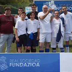 Xabi Prieto participa en sus últimos actos como futbolista profesional