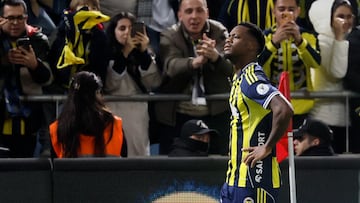 Jhon Durán anota en triunfo de Fenerbahce sobre Samsunspor por la semifinal de Supercopa de Turquía.