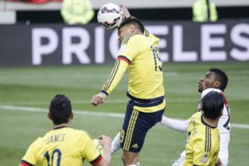 Pékerman y los protagonistas de Colombia-Perú en primer plano