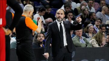 Chus Mateo, entrenador del Real Madrid, en la victoria ante el Armani Milán.