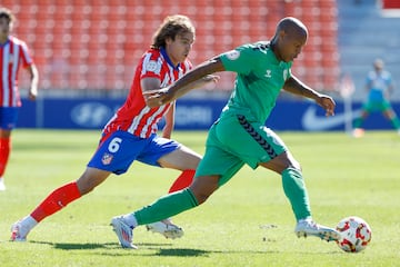 Javi Serrano, en el partido del Atleti B contra el Antequera.