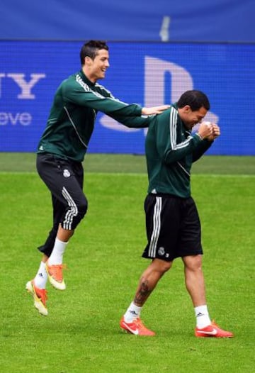 Cristiano Ronaldo y Pepe durante el entrenamiento del Real Madrid en Dortmund previo al partido de semifinales de Champions League.