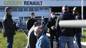 CGT unionists of the "Fonderie de Bretagne" foundry, a subsidiary of the Renault group, take part in a gathering of striking employees on April 28, 2021 in Caudan, western France, after Renault announced the sale of the factory. - Workers at a Renault car parts factory in northwest France held seven managers against their will for some 12 hours on April 27, 2021, in an attempt to prevent the plant being sold, the company and union reps said. The move was the latest in a long line of so-called "boss-napping" incidents in which executives are prevented from going home by French trade union activists as part of strong-arm negotiating tactics. (Photo by Fred TANNEAU / AFP)